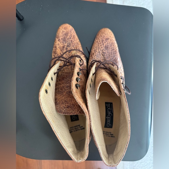 Artisan leather boots from Goodbye Folk, Mexico City - Picture 6 of 8